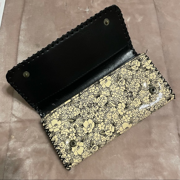 Beautiful Floral Trifold Wallet - Picture 2 of 6